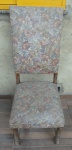 Cadeira em madeira nobre no estilo rústico mineiro. Assento e encosto estofados em gobelein floral. Med.: 1,08m alt X 46cm larg X 46cm prof.