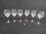 Jogo de 6 Taças para  Vinho em Cristal Pé Disco . Medida: 1 apresenta pequeno bicado. 16 cm altura x 6 cm diametro