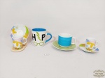 Lote 04 Peças Porcelana sendo 2 xicaras café, 1 xicara Chá e 1 Caneca. Medida:  2 de café 6,5 cm x 5 cm pires 11 cm, Chá 7 cm x 8 cm pires 14 cm e caneca 10cm x 8,5 cm
