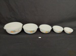 Jogo de 5 Potes em Melanina Branca Decorado Flores e Frutas. Medida: Maior 14,5 cm x 7 cm e menor 4 cm x 8 cm diametro
