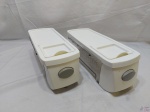 Par de dispenser horizontal para água, sucos, etc. Em plástico duro. Medindo 35,5cm de comprimento x 13cm de altura x 13cm de largura.