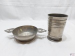Lote de porta treco e bowl em estanho. Medindo o porta treco 9,5cm de diâmetro x 13cm de altura.