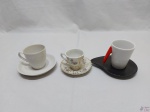 Lote de 3 xícaras de café para colecionador em porcelana diversa.