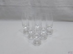Jogo de 6 taças flute em cristal incolor com pé padrão dedão. Medindo 16,5cm de altura.