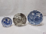 Lote de 3 pratos decorativos em porcelana. Medindo o maior 20cm de diâmetro.