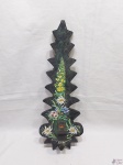Castiçal para pendura em madeira com pintura floral. Medindo 50cm de altura.