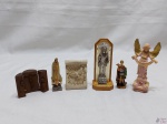 Lote sacro, composto de pequena oratória, imagens, etc. Medindo o maior 12,5cm de altura.