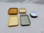 Lote de 5 petisqueiras em resina com logos de cias aéreas diversas para colecionador. Medindo a quadrada maior 11,5cm x 11,5cm x 3cm de altura.