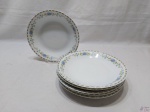 Jogo de 6 pratos fundos em porcelana Renner Medaillon com barra floral. Medindo 22cm de diâmetro.