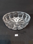Saladeira em  vidro moldado. Medida: 7 cm altura x 21 cm diametro