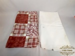 2 Toalhas retangulares em Algodão . Branca aprersenta avarias Medida:Branca 1,79 x 2,20 cm e Colorida 1,47 x 1,39