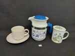 Lote 3 Peças sendo 1 Jarra, 1 Xicara Chá e 1 Caneca com coador. Medida: Jarra 16 cm altura x 11 cm diametro , caneca 9 cm altura x 8 cm diametro e xicara 8 cm altura x 8 cm diametro e pires 15 cm diametro