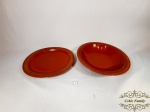 2 Travessas Sendo 1 oval e 1 redonda em Ceramica Vitrificada Marrom Porto Ferreira. Medida: Oval 22,5 cm x 26 cm e Redonda 25 cm apresenta Trincado