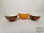 Lote 3 Peças sendo 1 Bowl e 2 Cumbucas Porcelana . Medida: 8 cm x  16 cm diametro e 2 cumbucas de 6 cm x 11,5 cm