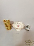 Lote 3 Peças sendo 2 Vasos decorativos e 1 centro de Mesa em Porcelana. rendada .Medida: 2 vasos 16 cm x 7 cm e 8,5 cm x 5 cm e  uveira   9 cm x 16 cm diametro. Apresenta Restauro