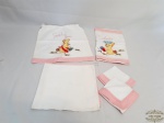 Jogo de 5 peças  variadas em tecido Medida: Saco 31 cm x 33 cm , Jogo americano 49 cm x 32 cm Menor 25 cm x 24 cm.