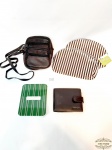 Lote 04 Peças Diversas sendo 1 Bolsa , 2 Nescesserie e 1 Carteira Bagaggio. Medida: Carteira 12 x 9,5 , 1 Bolsa 17 x 13  e 2 nescesserie 21 x 14 cm.
