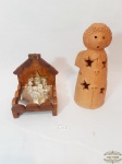 Lote 2 Peças sendo 1 Presepio com base madeira e 1 anjo em terra cota. Medida: Anjo 22 cm altura e Presepio 15 cm x 14 cm