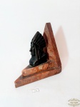 Escultura Bronze Representando Cabeça de Indio com base marmore Assinada H. truci. Medida:  15 cm altura x 11 cm x 16 cm