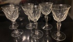 Excepcional conjunto com 06 taças para vinho branco, de fino cristal europeu, do início do séc. XX. Lapidação dedão, ao gosto Baccarat.