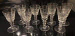 Belíssimo conjunto de cálices de cristal nacional, cerca de 1940, no estilo Art Déco, composto por 04 cálices para aperitivo e 04 cálices para licor.
