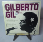 Lote composto por um LP de Vinil 1982. GILBERTO GIL: Grandes compositores. LP nacional - capa em bom estado com encarte, apresenta sinais de uso.