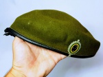 Rara e antiga boina estilo francesa em pelo de lebre de cor verde oliva padrão do exército brasileiro. Mede 26 x 16CM. Ótimo estado de conservação. Brasil século XX.