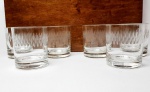 HERING - Impecável conjunto composto por 6 copos para whisky em cristal decorado com clássica lapidação em perfeito estado de conservação . Manufatura cristais Hering . Brasil século XX . medem 9,0 x 7,5 cm .
