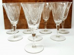 Belíssimo conjunto composto por 8 taças em cristal decorado com clássica lapidação em perfeito estado de conservação . Brasil século XX . medem 17,5 x 8,5 cm .