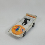 Penguinmobile - Carro do Pinguim o vilão do Batman. Lindo brinquedo antigo fabricado pela Corgi Toys. Tem o tamanho das miniaturas escala 1/64 da época (7,5cm). As rodas giram livremente. Fabricado na Grã Bretanha. Tem um detahe na carroceria