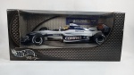 Williams FW22 - Fórmula 1 F1 temporada 2000 - Piloto Ralf Schumacher. Carro em miniatura diecast com partes em plástico injetado fabricado pela Hot Wheels na escala 1/24, na caixa original. As rodas giram livremente e os pneus são de borracha. A caixa mede 23,5cm de comprimento
