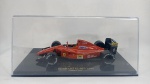 Ferrari F1-90 1990 - Carro miniatura escala 1/43 Ferrari Collection. Caixa e base originais. Carro da Fórmula 1 F1 - ano de 1990 pilotado pelo francês Alain Prost. Carro de coleção em metal com partes em plástico injetado. Fabricado pela IXO