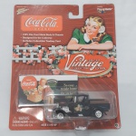 Coca Cola Johnny Lighinting, Ford Model A 1929, preto, inclui Trading Card,  2004, 1/64, no blister original