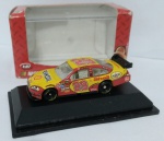 Miniatura Winners Circle  Nascar   Kevin Harvick-  #29  cor: vermelho/amarelo - escala 1:87-  item de coleção sem manuseio na embalagem original - caixa de papelão com alguns sinais  miniatura íntegra.