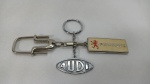 Lote com 2 chaveiros com temas de carro - Um da AUDI e outro da Peugeot.