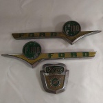 CARRO ANTIGO - Trio de EMBLEMAS DO FORD F.100. Consta ser de 1946. Pátina do tempo. Usados na época.