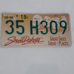 Linda placa americana de automóvel do estado da Dakota do Sul, com a estampa do Monte Rushmore, medindo 15,5 x 30,5 cm