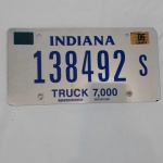 Linda placa americana de automóvel do estado de Indiana, especial para caminhões com carga de ate 7000 libras,  medindo 15,5 x 30,5 cm