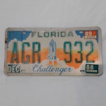 Linda placa americana de automóvel do estado da Florida, especial em homenagem ao ônibus espacial Challenger,  medindo 15,5 x 30,5 cm