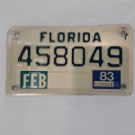Linda placa americana de moto do estado da Florida, ultimo licenciamento em 1983,  medindo 10 x 18 cm