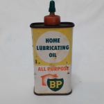 Antiga lata de óleo americana BP. British Petroleun, formato retangular, 4 Oz, cerca de 118 ml, 12,5 cm de altura