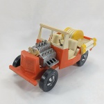 Brinquedo antigo TROL - Lindo e antigo Jeep de bombeiro fabricado pela TROL no Brasil. As rodas giram livremente e tem um mecânismo para simular o barulho da tração. Mede 18cm de comprimento. Fabricado em plástico duro