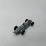 Brinquedo antigo - Carro de corrida em Zamak fabricado pela Tootsie toys nos Estados unidos. AS rodas giram livremente e os eixos são metálicos. Mede 6cm de comprimento