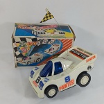 Brinquedo antigo - Lindo Porsche 917 estilizado. Funciona com 2 pilhas pequenas (quem quiser pode solicitar o vídeo via whatsapp). Com a caixa original. Fabricado em Taiwan. Mede aproximadamente 16cm de comprimento
