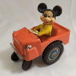 BRINQUEDO ANTIGO - JEEP MALUCO do MICKEY fabricado pelos BRINQUEDOS ESTRELA. Movido à corda e funcionando. O volante está partido e falta o para-brisa.  
