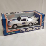 BRINQUEDO ANTIGO - Lindo Porsche Martini Racing da GLASSLITE. Embalagem lacrada - Funcionando a fricção. A caixa mede 26cm de comprimento. Brinquedo da década de 80.