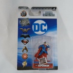 DC Comics - Boneco ou action figure do personagem Superman - Série Nano Metalfigs - 100% feito em metal. A embalagem mede aprox 16cm de altura