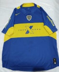 Camisa Futebol Boca Juniors  Centenário 1905 -2005  Nike - Fabricada na Argentina - produto autêntico feito especialmente para o Boca Juniors - Tamanho XL  medidas:  58 cm de largura x 72cm de comprimento   100% poliéster -  item de coleção usada bem conservada - obs: há 3 pequenos puxados de fio e um pequeno pedaço (2,5cm) descosturado na gola (vide fotos).