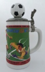 Caneca Chopp comemorativa Copa do Mundo USA  1994  porcelana  alto relevo - com tampa em estanho  - 22 cm de altura  Produzida pela Ceramarte (numerada) sob autorização Anheuser- Busch - item de coleção sem embalagem - sem avarias