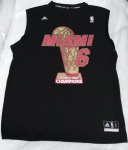 Regata NBA-  Miami Heat  2013 Champions - LeBron James - #6  Adidas - Tamanho G  preta - medidas: 61cm de largura X 80 cm de comprimento  100% poliéster  item de coleção seminova  sem avarias